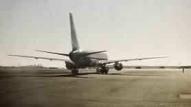 Suena raro pero es real: un turista de 60 años salta la valla e invade la pista del aeropuerto para coger un vuelo