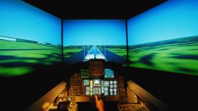 A los 15 años construyó un simulador de Boeing 737 en su habitación; ahora las escuelas de vuelo le hacen pedidos