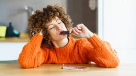 Ana Luzón, experta en nutrición: "Si te entra hambre antes de dormir olvida las galletas y el chocolate y analiza qué estás haciendo mal durante el día"