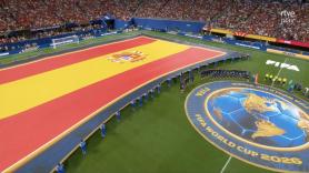 La bandera de España no está como toca en esta imagen pero tiene una explicación