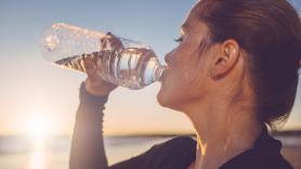 Cómo calcular cuánto líquido debes beber realmente cada día