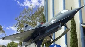 El único caza supersónico que despegaba del mar: usaba esquís acuáticos para volar y EEUU encargó versiones de serie en 1953