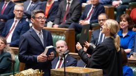 Andy Burnham ya es diputado y se afianza para suceder a Starmer: ¿pero quién es?