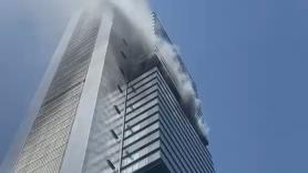 Las imágenes del incendio declarado en la Torre Moeve de Castellana