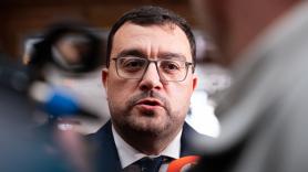 Le están diciendo a Adrián Barbón que va en el sueldo de político recibir insultos y él responde: "Hasta ahí podíamos llegar"