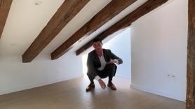 Venden un ático que "parece un palomar" en Madrid por más de 250.000 euros: "¿Incluye abono de fisioterapia?"
