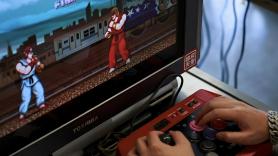 Hartos de las fiestas de sus vecinos hasta las 4 de la mañana, un padre y su hijo contraatacan con el Street Fighter II
