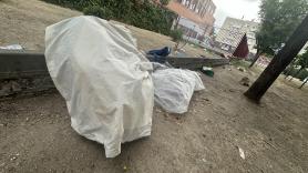 Retiró 200 bolsas de basura de un río para limpiarlo y ahora se enfrenta a dos años de prisión: "Van a por los blancos fáciles"