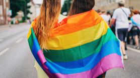 Miles de personas llenan las calles de Sevilla en el Orgullo Andalucía 2026 entre reivindicaciones y críticas a los pactos con Vox