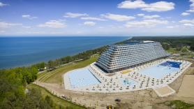 Un hotel con forma de crucero, parque acuático y 1.200 habitaciones de hasta 60 metros cuadrados desata una avalancha de reservas: una petición cada 16 segundos en las primeras horas