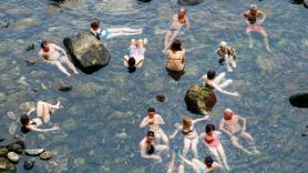 700 kilos de basura y más de 100 multas al día: el alcalde de un pueblo belga alza la voz por la avalancha de turistas que buscan el agua por la ola de calor