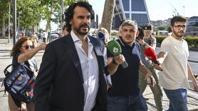 La pareja de Ayuso admite ante el juez que pasó a Miguel Ángel Rodríguez la foto de dos periodistas... pero borró el chat que lo demostraría