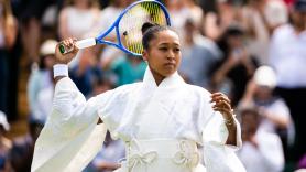 Naomi Osaka lo vuelve a hacer e impacta en Wimbledon con un kimono inspirado en 'Kill Bill'