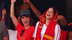 Rosalía y Penélope Cruz demuestran (de nuevo) ser las mejores animadoras de palco en el España-Austria