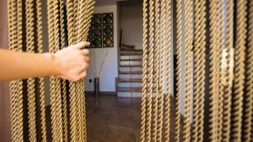 Antiguamente la gente siempre colgaba una cortina de cuentas en la puerta principal: 50 años después estamos redescubriendo la razón de hacerlo