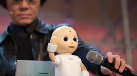 Ishiguro Hiroshi, ingeniero experto en androides, sobre el vínculo de Japón con los robots: "Creemos que cada cosa, desde botellas a sillas, tiene un alma"