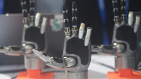 China quiere resolver uno de los principales problemas de la robótica y fabricar manos que funcionen como las humanas: "Nadie sabe cómo hacerlo"