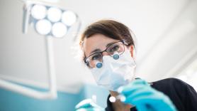 Adèle, 29 años, dentista en Francia: "Mis ingresos oscilan entre 6.000 y 8.000 euros netos por treinta y cinco horas a la semana"