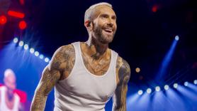 Adam Levine recuerda que Maroon 5 sobrevivió a los 2000