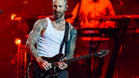 Adam Levine recuerda que Maroon 5 sobrevivió a los 2000