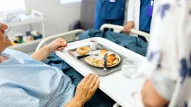 Denuncia lo que le han cobrado en un hospital de Murcia al comprar un yogur: "Ir al hospital no es un capricho"