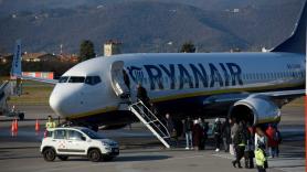 Una pasajera del Ryanair con destino Alicante invadido por mosquitos: "Pensé que me iban a comer viva"