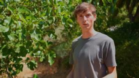 Luke, 27 años, compra 14 hectáreas de terreno en Andalucía con sus hermanos: "No iba a pasar el resto de mi vida cultivando solo manzanas, peras y ciruelas"