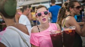 "No me puedo creer que cobren 15 euros por un agua, y menos aún que yo la haya pagado": los turistas de Ibiza estallan por la subida de precios
