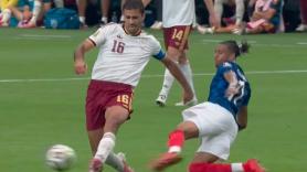 Hasta en Francia alucinan con este momento entre Olise y Rodri: "Una falta gravísima, se escapa de la roja"