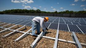 El país que fabrica casi todos los paneles solares del mundo cambia las reglas: eficiencia mínima del 23% para poder venderse