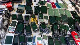 Luca, coleccionista de teléfonos móviles antiguos: "Tengo 5.000, todos con botones. El más valioso es un Olivetti"