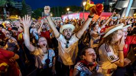 España vuelve a salir a la calle 16 años después: una noche de julio, la camiseta blanca y un país unido, de nuevo, por la selección