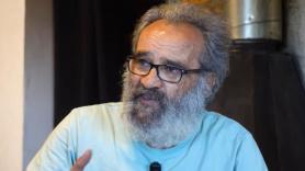 Tomás, 64 años, vive solo en un pueblo del Pirineo con 480 euros al mes: "Aquí no siento el aislamiento; la soledad te ayuda a reflexionar"