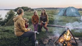 Sigrid (55) y su marido son dueños de un camping: "Por la mañana limpias los baños y por la noche horneas pizzas"