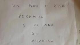 Cuelgan un cartel en un restaurante por cerrar durante el mes del Mundial: "Que lo vea en su casa, que es gratis"