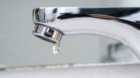 Un técnico le instala el contador de agua al revés: la empresa admite el error, pero aun así reclaman 557.190,37 euros al propietario