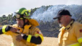 Tres pueblos evacuados, dos confinados y 900 hectáreas arrasadas: el incendio de La Mierla obliga a desplegar a la UME