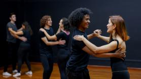 Un ensayo de Oxford con 121 jóvenes concluye que las clases de salsa reducen los síntomas de depresión y la ansiedad social en ocho semanas