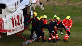 Se rompe una vértebra empujando su coche en vacaciones, piden un helicóptero y le reclaman la factura: ella se niega, pero la justicia obliga a que pague 6.200 euros por el rescate