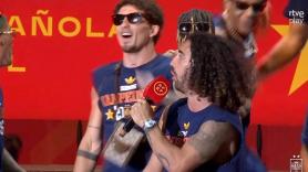 Sale Marc Cucurella al escenario de Cibeles y la canción que elige va a generar reacciones en Argentina