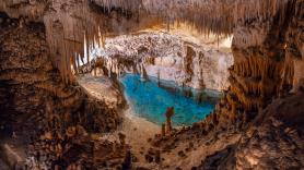 La otra cara de las famosas Cuevas del Drach en Mallorca: "Qué pasada tío, ¡qué masificado está esto!"