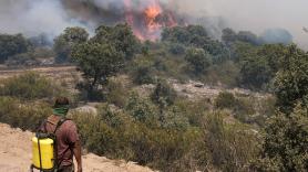 Evacúan un pueblo de Teruel por el avance del incendio de Ejulve mientras se intensifica el despliegue contra las llamas
