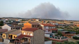 El incendio con afección en Villa del Prado (Madrid) evoluciona favorablemente, aunque las condiciones meteorológicas no son favorables