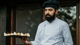 Indignación por cómo un catering amenaza a un trabajador: "¿Te parece normal esa forma de hablar?"