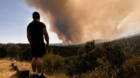 Ayuso pide al Gobierno central que asuma el control de los incendios ante la gravedad de una situación "fuera de la capacidad de extinción"