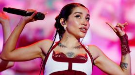 La argentina María Becerra saca la bandera de su país en un concierto en España: lo que ocurre genera miles de comentarios