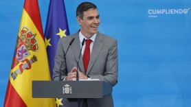Sánchez insiste en que agotará la legislatura y critica a los que hablan de su familia como "la mujer de" o "el hermano de": "Son Begoña Gómez y David Sánchez"