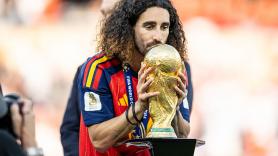 Cucurella cumple con su palabra: así es el tatuaje de Luis de la Fuente que luce en el brazo