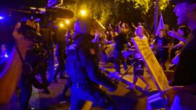 La protesta por el turismo masivo en Palma se torna contra las cargas de la Policía