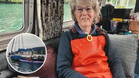 Nikki, la mujer de 77 años que lleva 44 viviendo sola en un velero en Alaska: "Soy la capitana, la mecánica, la electricista; soy el todo"